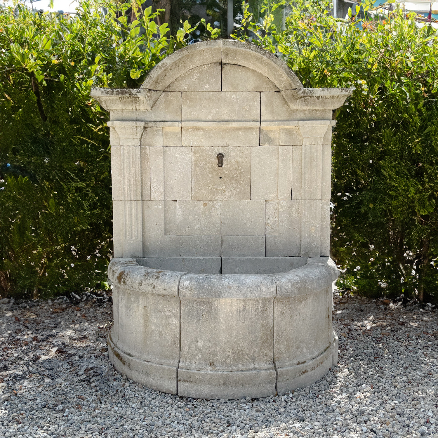 Wall Fountain Gordes in Carved Limestone