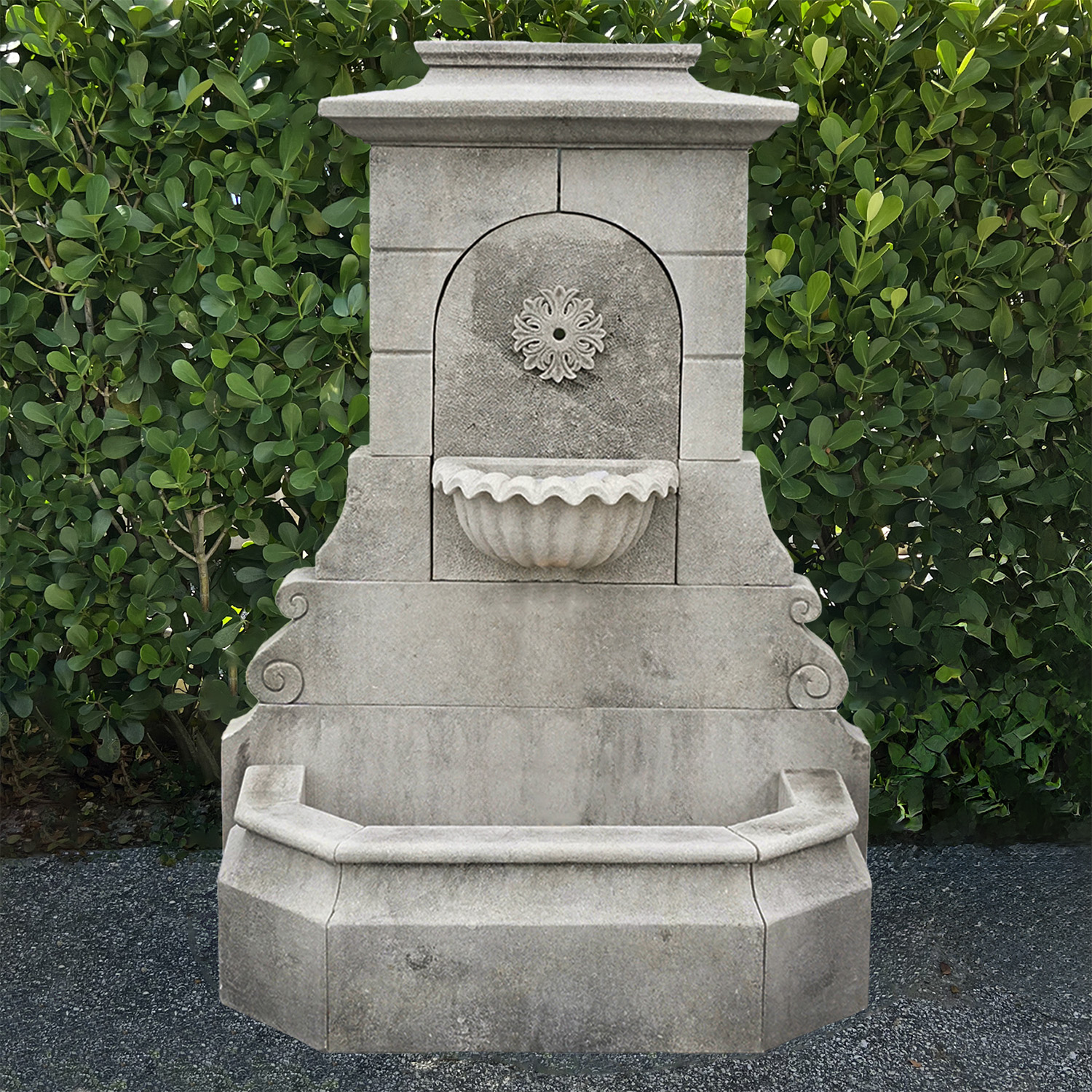 Fontaine Anjou in Hand-Carved Limestone