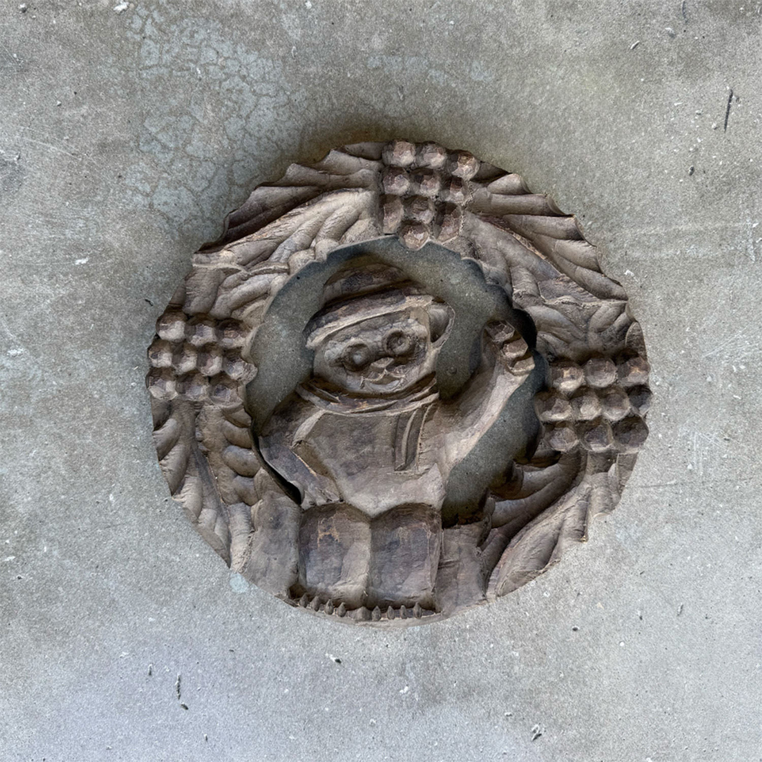 Winter Bear Sitting on the Wreath Wall Decor