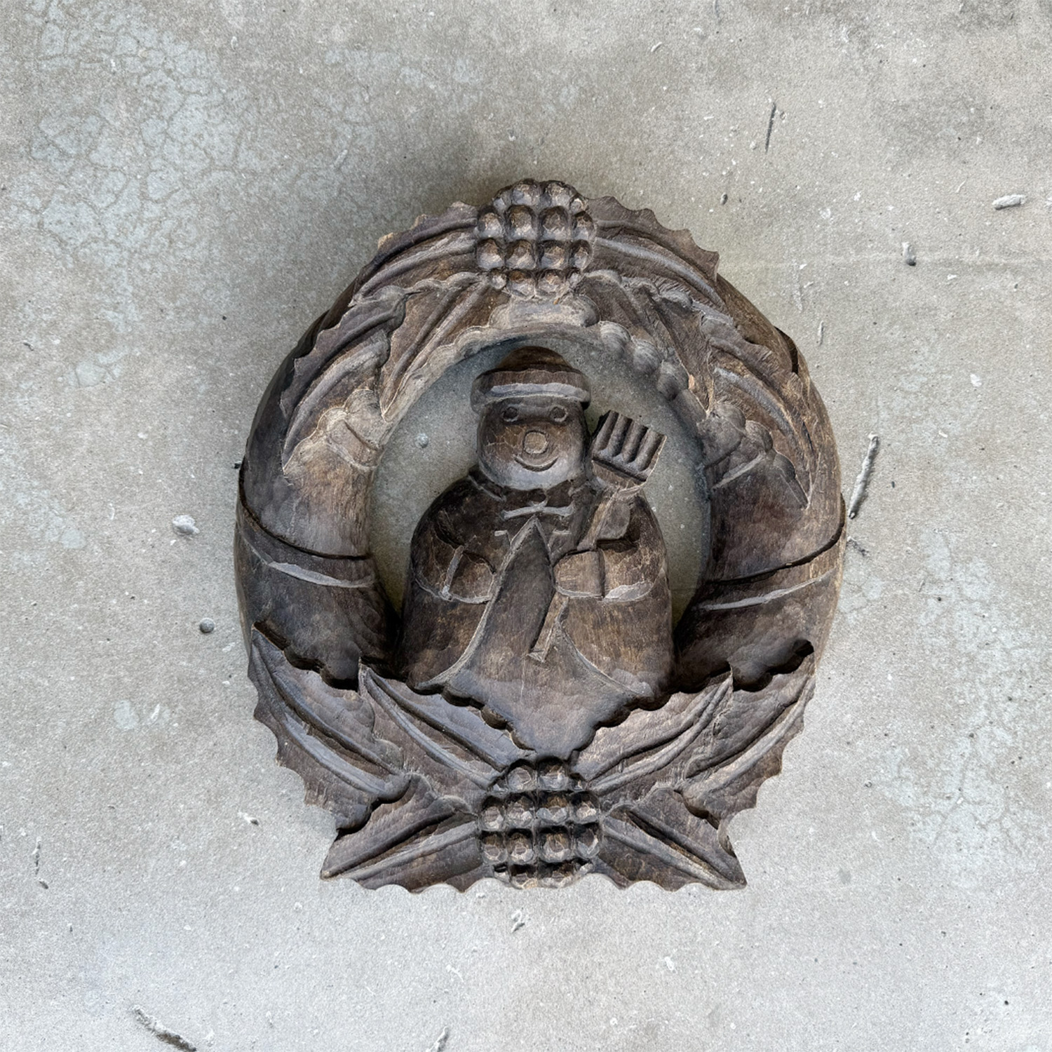 Snow Man in a Wreath Wall Decor