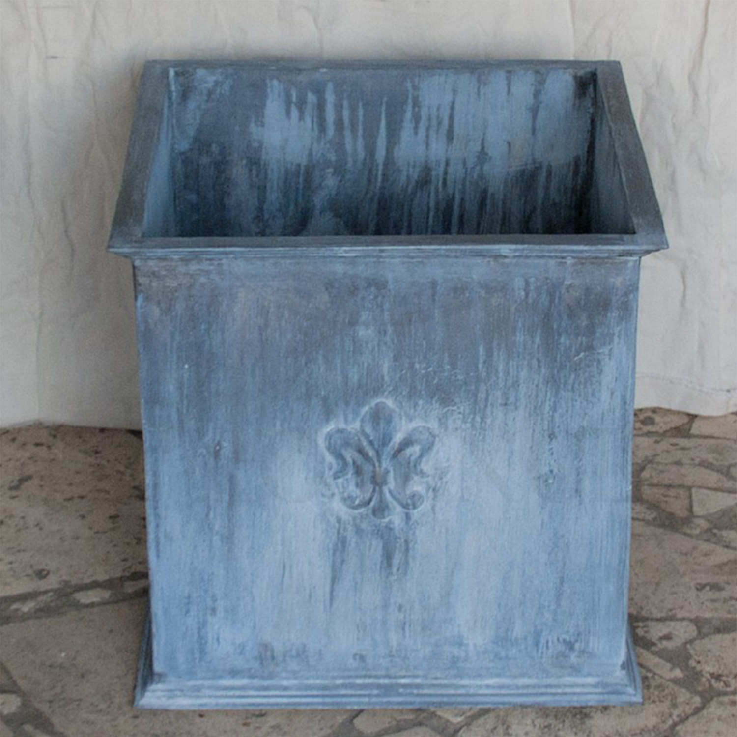 Torbay Garden Planter in Lead