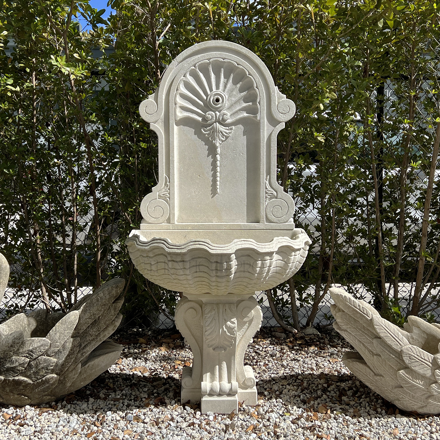 Wall Fountain Coquille